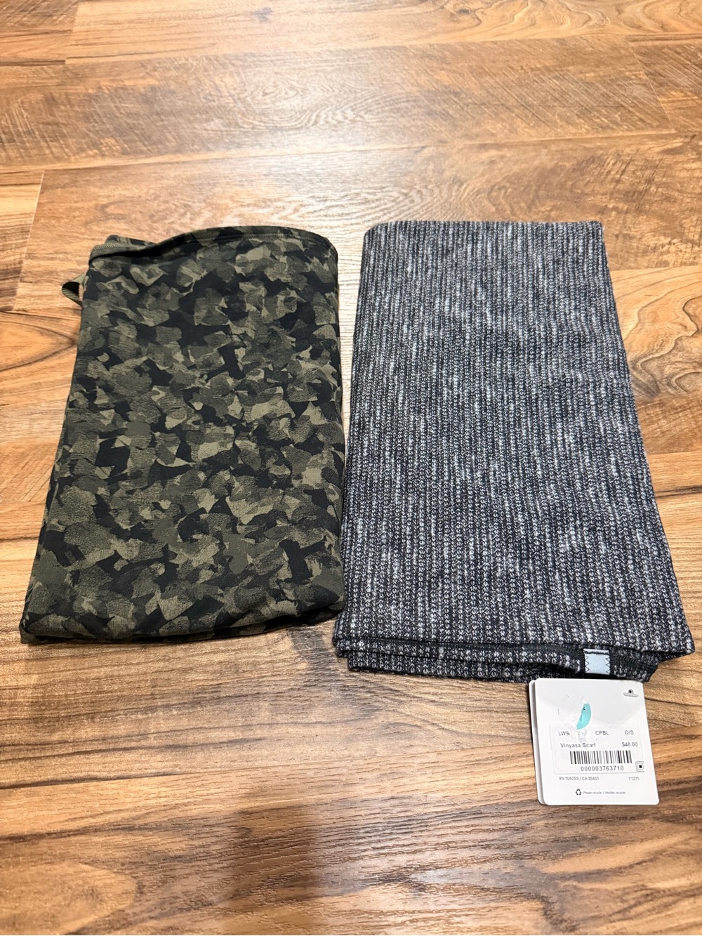 Women’s LuluLemon Vinyasa Scarf (2)
